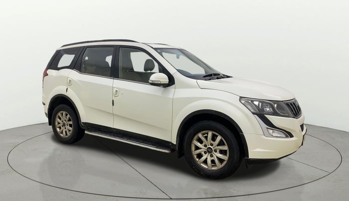 2016 Mahindra XUV500 W10 AT, Diesel, Automatic, 1,22,657 km, Right Front Diagonal
