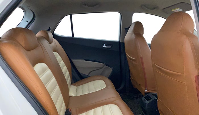 2018 Hyundai Grand i10 SPORTZ 1.2 KAPPA VTVT, CNG, Manual, 35,647 km, Right Side Rear Door Cabin