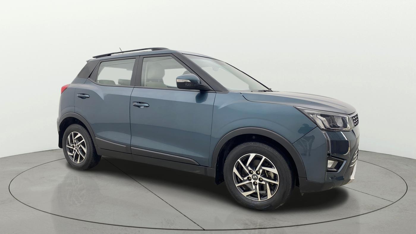 2024 Mahindra XUV300 W8 (O) 1.2 PETROL AMT, Petrol, Automatic, 17,821 km, Right Front Diagonal