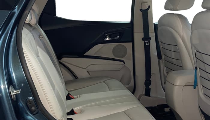 2021 Mahindra XUV300 W8 (O) 1.2 PETROL AMT, Petrol, Automatic, 91,580 km, Right Side Rear Door Cabin