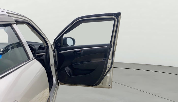 2016 Maruti Swift LXI, Petrol, Manual, 1,42,033 km, RHS Front Door