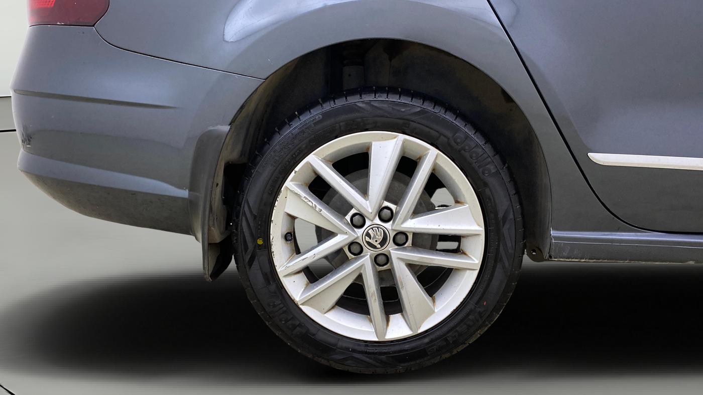2020 Skoda Rapid STYLE AT TSI, Petrol, Automatic, 57,907 km, Right Rear Wheel