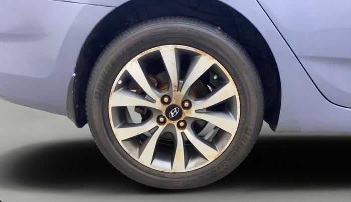 2014 Hyundai Verna FLUIDIC 1.6 VTVT SX OPT, Petrol, Manual, 99,204 km, Right Rear Wheel