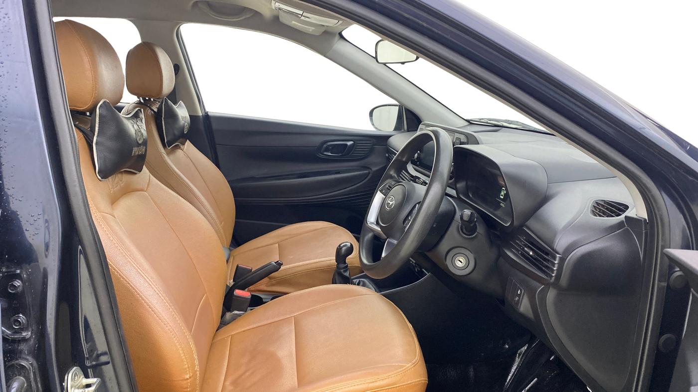 2022 Hyundai NEW I20 SPORTZ 1.2 MT, Petrol, Manual, 33,032 km, Right Side Front Door Cabin