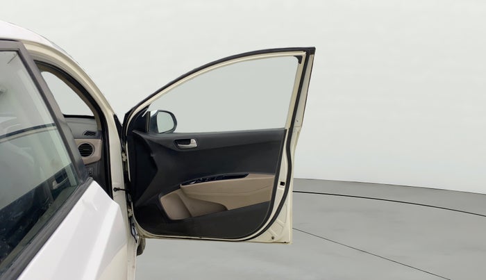 2015 Hyundai Xcent SX 1.2 (O), CNG, Manual, 1,15,519 km, RHS Front Door