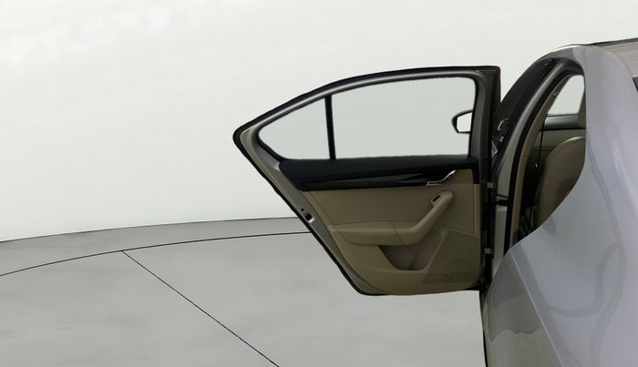 2016 Skoda Octavia STYLE PLUS AT 1.8 TSI, Petrol, Automatic, 65,982 km, LHS Rear Door