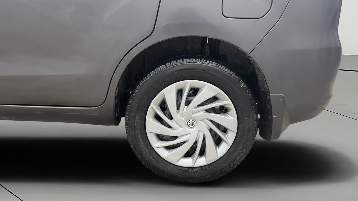 2014 Maruti Ertiga VXI, Petrol, Manual, 58,974 km, Left Rear Wheel