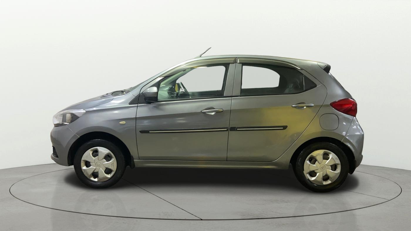 2018 Tata Tiago XT PETROL, CNG, Manual, 83,967 km, Left Side