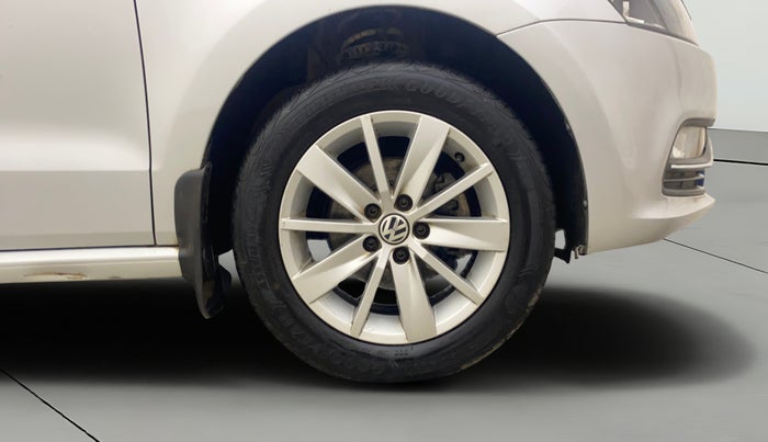 2017 Volkswagen Polo HIGHLINE1.2L, Petrol, Manual, 40,889 km, Right Front Wheel