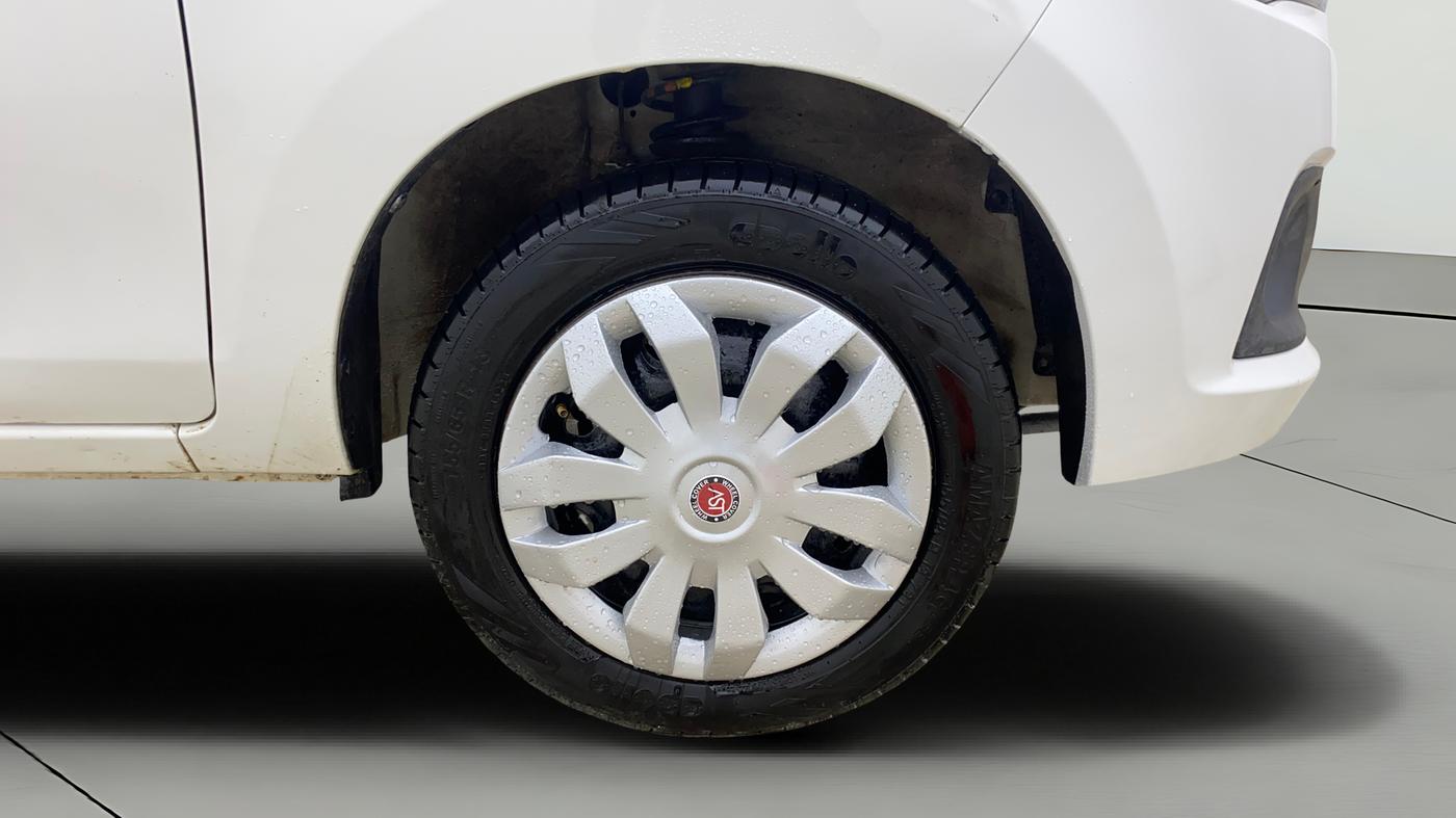 2016 Maruti Alto K10 VXI AMT, CNG, Automatic, 80,754 km, Right Front Wheel