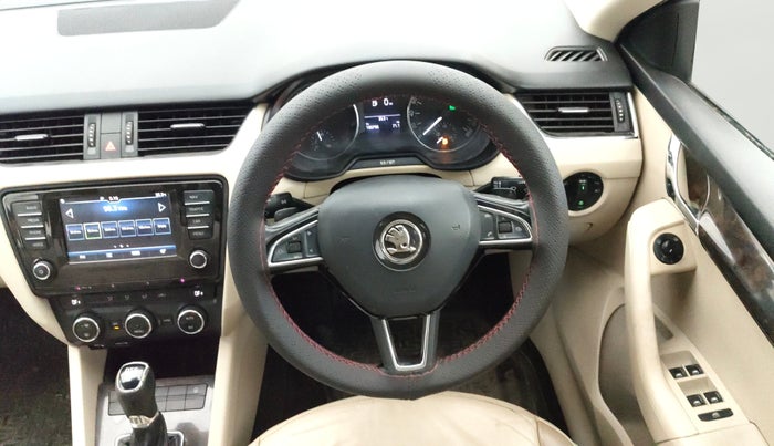 2017 Skoda Octavia STYLE PLUS AT 1.8 TSI, Petrol, Automatic, 1,00,780 km, Steering Wheel Close Up