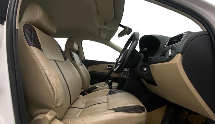 2017 Volkswagen Polo HIGHLINE1.2L, Petrol, Manual, 1,21,096 km, Right Side Front Door Cabin