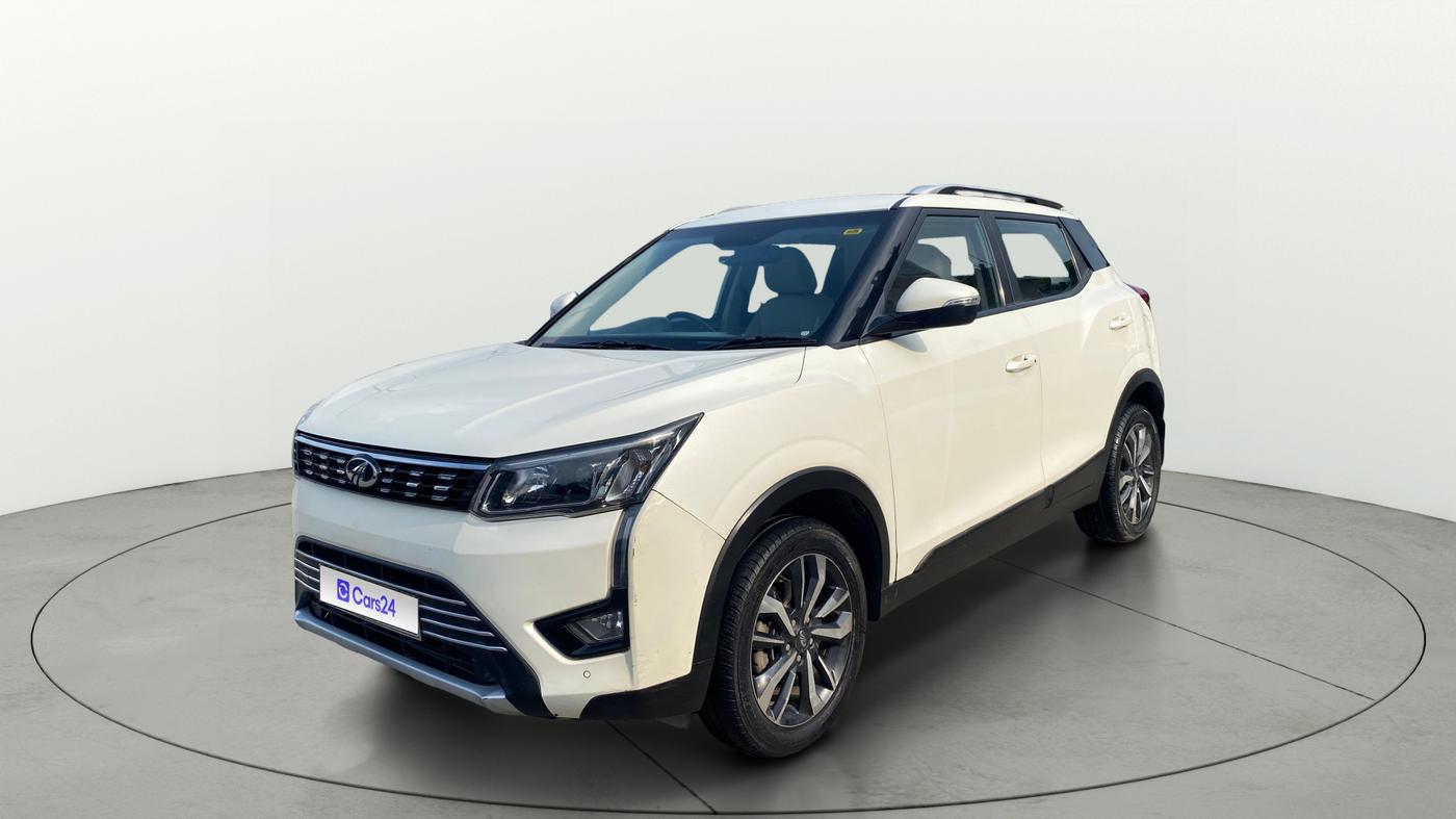 2019 Mahindra XUV300 W8 (O) 1.5 DIESEL, Diesel, Manual, 48,713 km, Left Front Diagonal