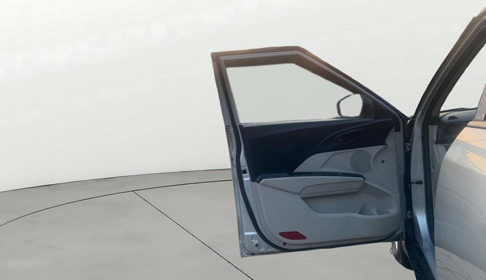 2022 Mahindra XUV300 W4 1.2 PETROL, Petrol, Manual, 23,259 km, LHS Front Door