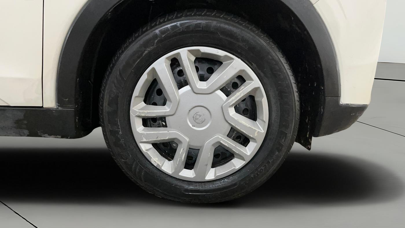 2020 Mahindra XUV300 W4 1.2 PETROL, Petrol, Manual, 76,769 km, Right Front Wheel