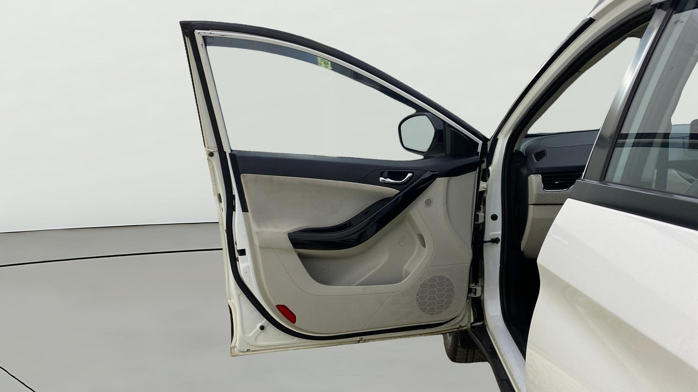 2023 Tata NEXON XZA PLUS SUNROOF PETROL, Petrol, Automatic, 24,391 km, LHS Front Door