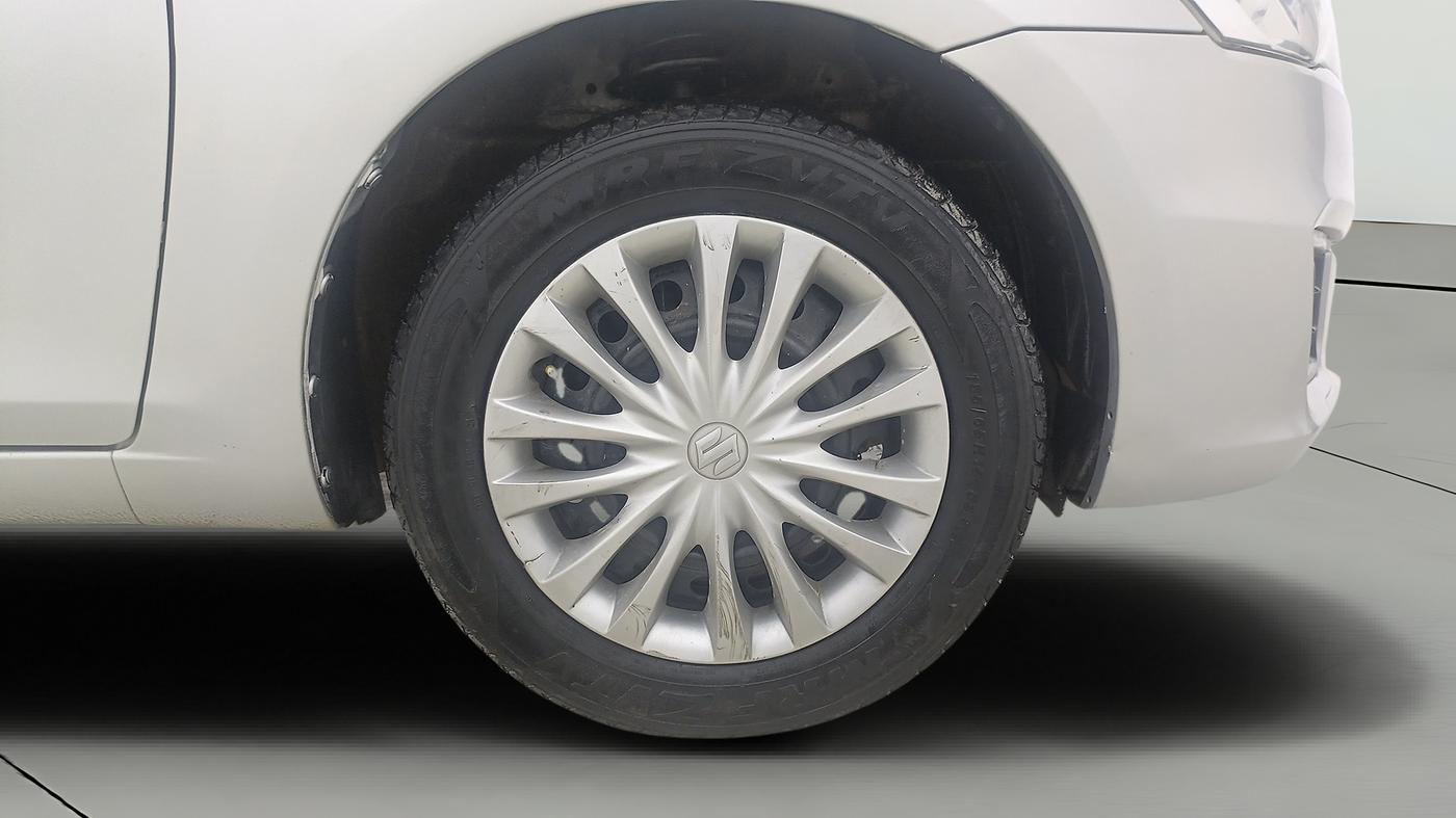 2016 Maruti Ciaz VXI, Petrol, Manual, 400 km, Right Front Wheel