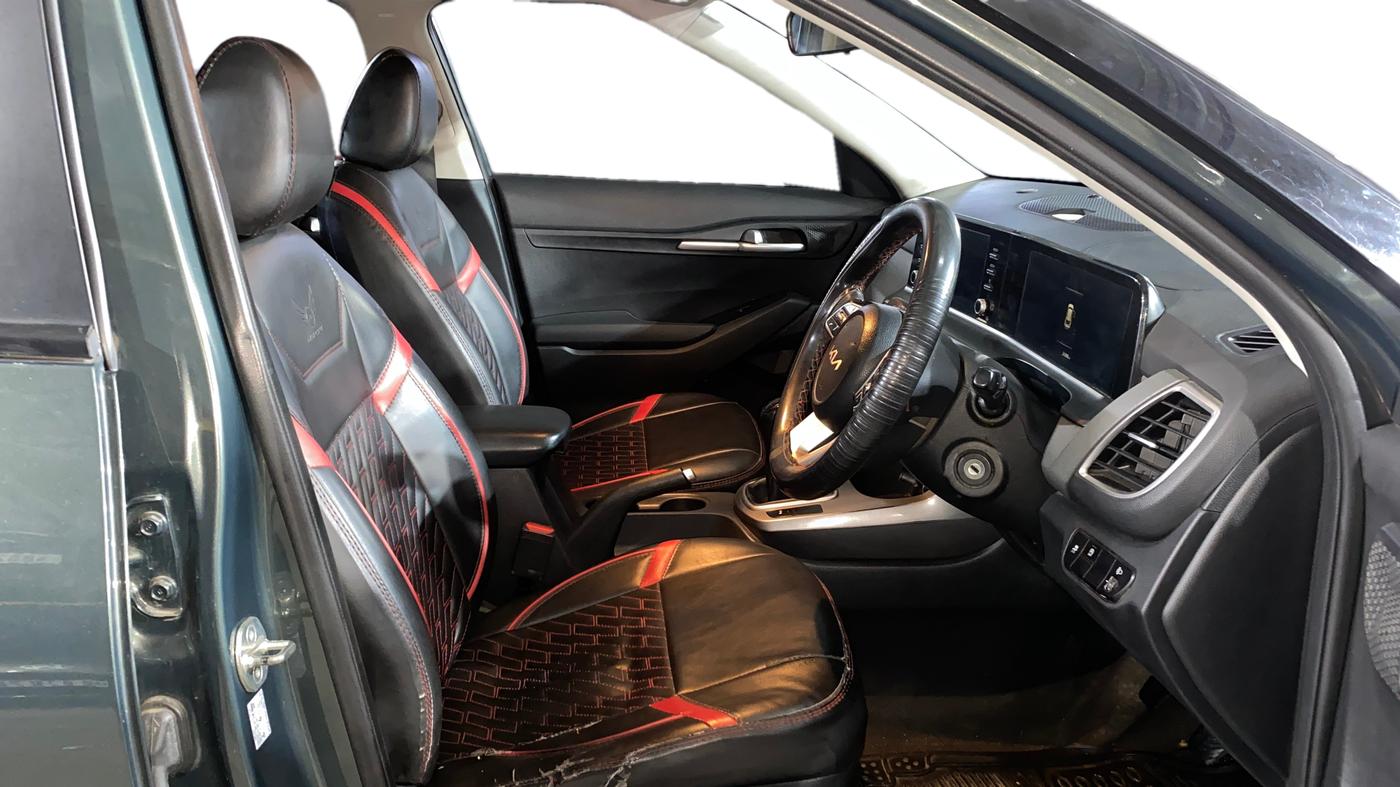 2023 KIA SELTOS  HTK 1.5 PETROL MT, Petrol, Manual, 31,073 km, Right Side Front Door Cabin