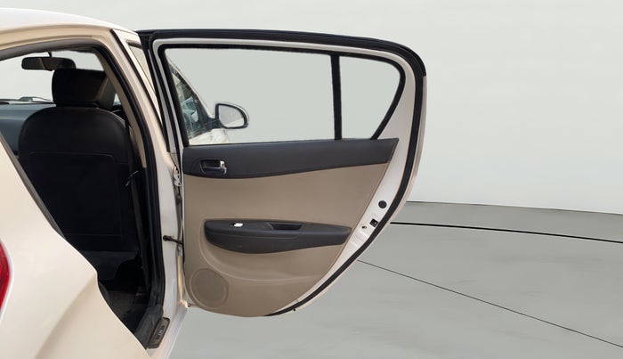 2014 Hyundai i20 MAGNA (O) 1.2, CNG, Manual, 1,16,327 km, RHS Rear Door