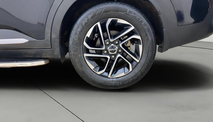 2022 KIA CARENS LUXURY PLUS 1.5 DIESEL AT 6 STR, Diesel, Automatic, 97,411 km, Left Rear Wheel