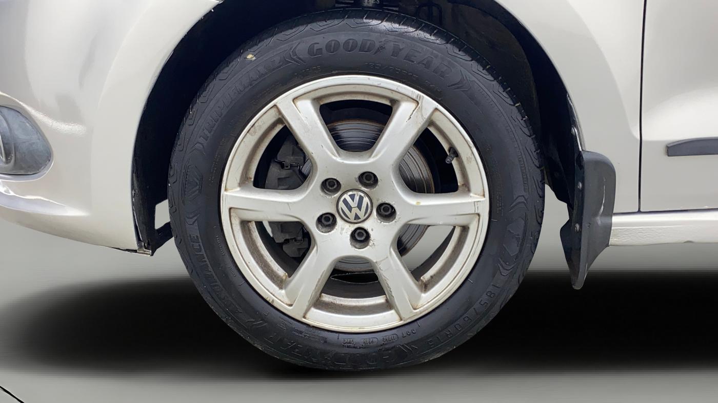2012 Volkswagen Vento HIGHLINE DIESEL 1.6, Diesel, Manual, 79,013 km, Left Front Wheel