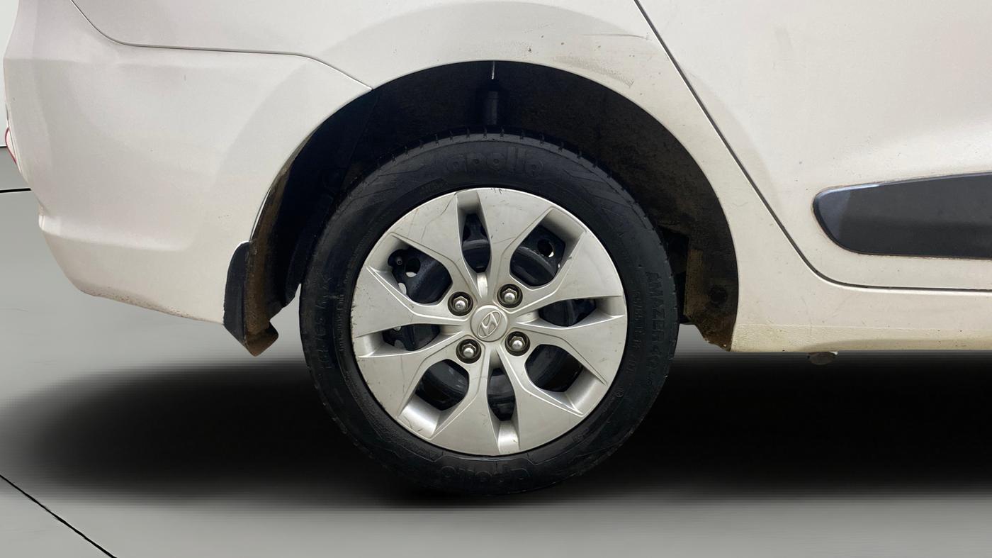 2014 Hyundai Xcent S 1.2, Petrol, Manual, 1,06,291 km, Right Rear Wheel