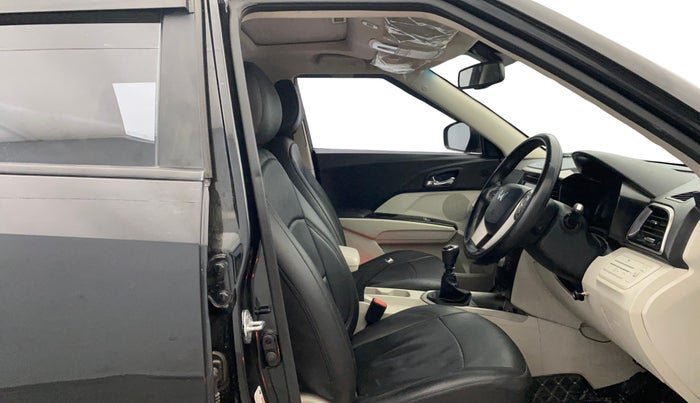 2023 Mahindra XUV300 W8 (O) 1.2 PETROL, Petrol, Manual, 27,880 km, Right Side Front Door Cabin