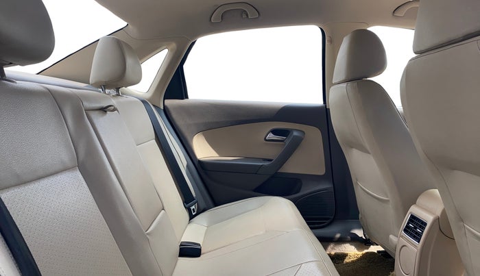 2012 Volkswagen Vento HIGHLINE DIESEL 1.6, Diesel, Manual, 83,063 km, Right Side Rear Door Cabin