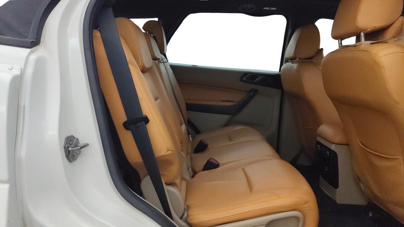 2016 Ford Endeavour TITANIUM 3.2 4X4 AT, Diesel, Automatic, 89,045 km, Right Side Rear Door Cabin