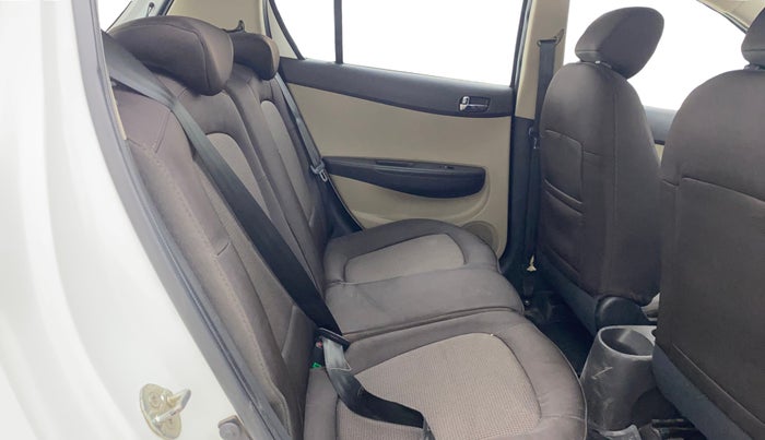 2013 Hyundai i20 SPORTZ 1.2, Petrol, Manual, 46,733 km, Right Side Rear Door Cabin