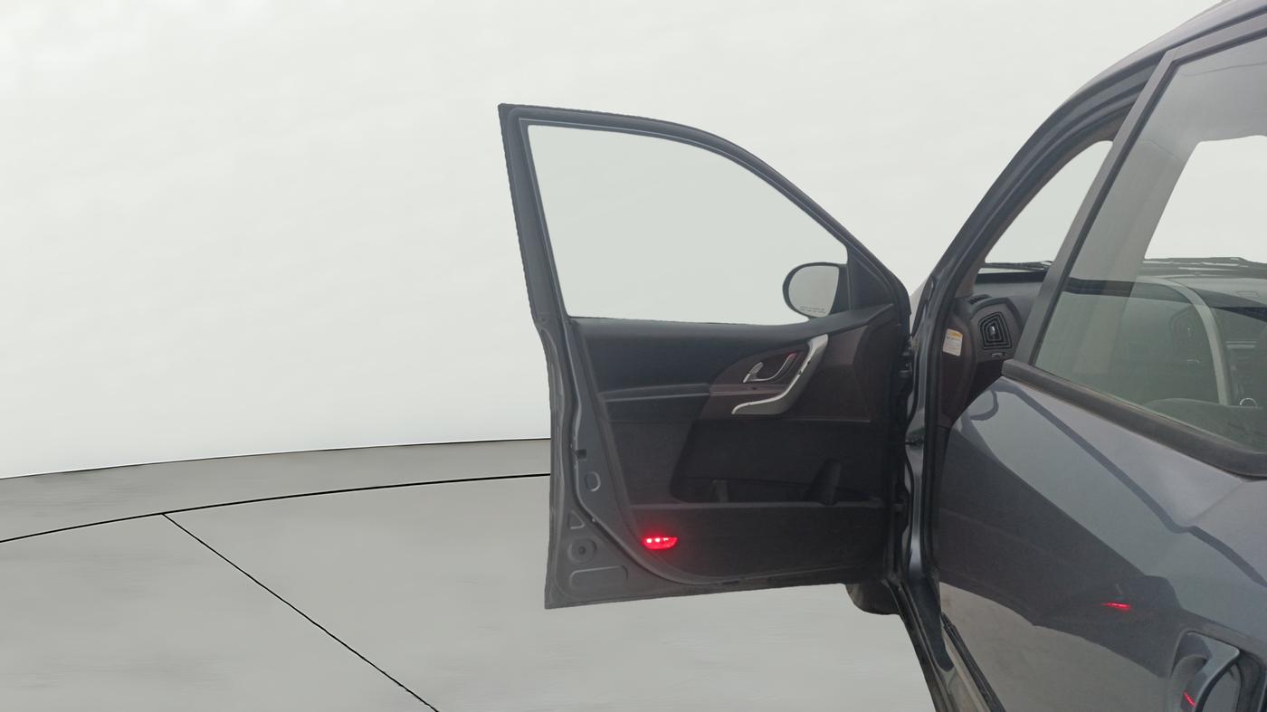 2014 Mahindra XUV500 W8, Diesel, Manual, 92,798 km, LHS Front Door