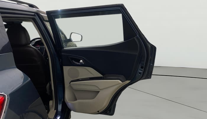 2022 Mahindra XUV300 W8(O) TURBO GDI, Petrol, Manual, 62,462 km, RHS Rear Door