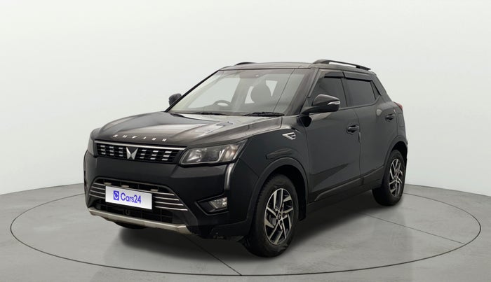 2023 Mahindra XUV300 W8 (O) 1.2 PETROL, Petrol, Manual, 27,880 km, Left Front Diagonal