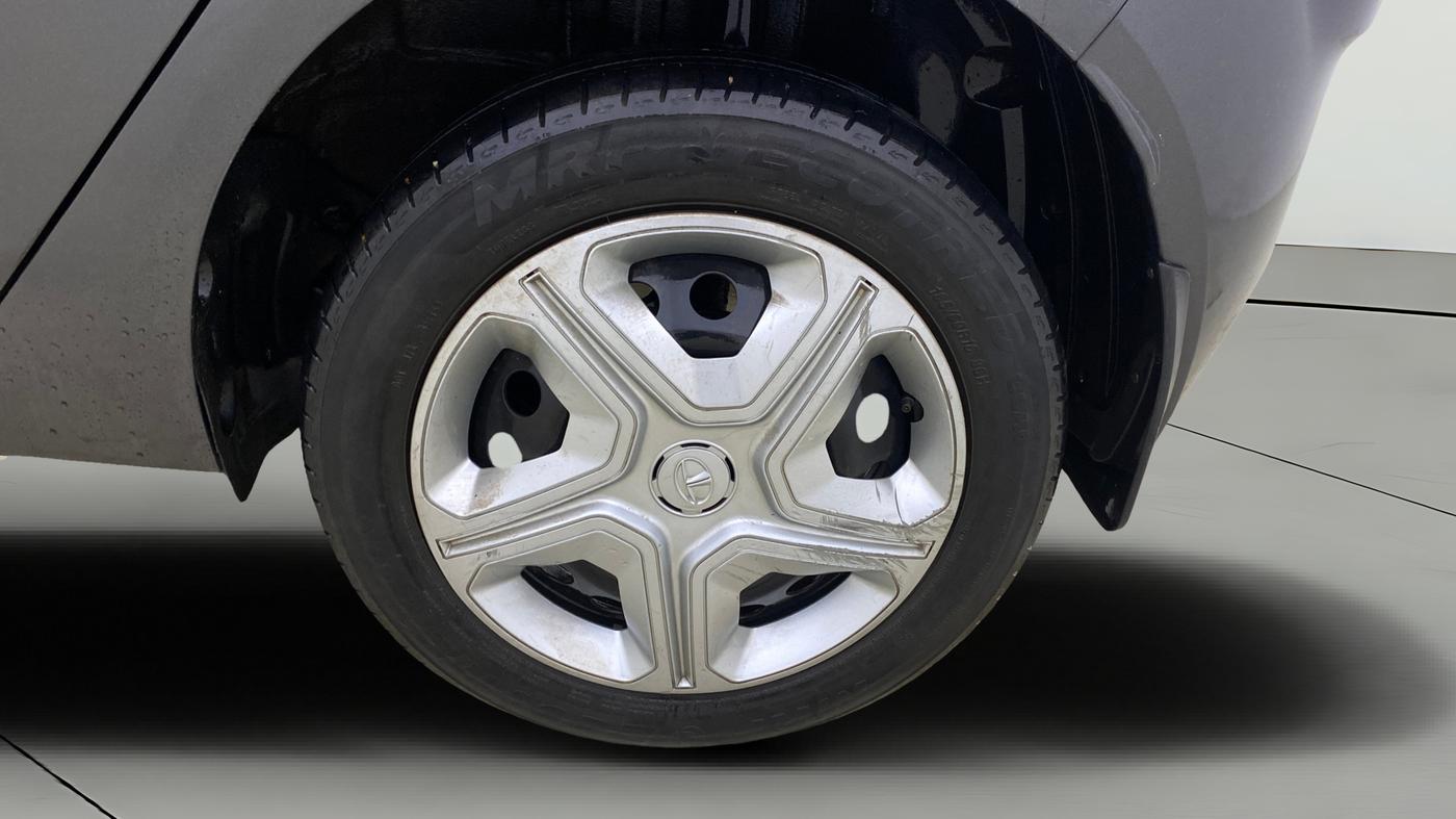 2022 Tata ALTROZ XT PETROL, Petrol, Manual, 43,240 km, Left Rear Wheel