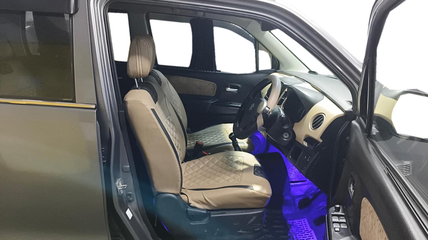 2017 Maruti Wagon R 1.0 VXI, Petrol, Manual, 1,17,308 km, Right Side Front Door Cabin
