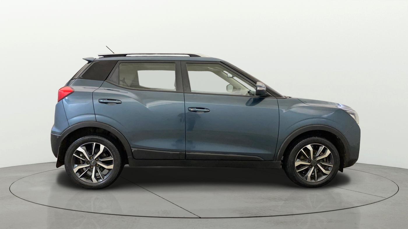 2019 Mahindra XUV300 W8 (O) 1.5 DIESEL AMT, Diesel, Automatic, 81,169 km, Right Side View