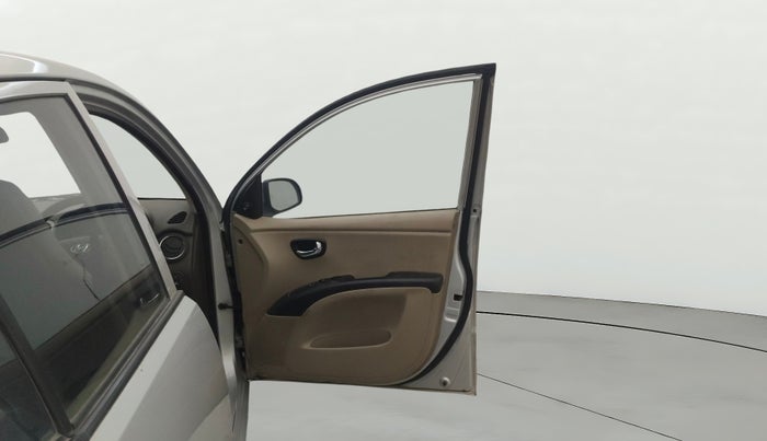 2014 Hyundai i10 SPORTZ 1.1, CNG, Manual, 99,114 km, RHS Front Door