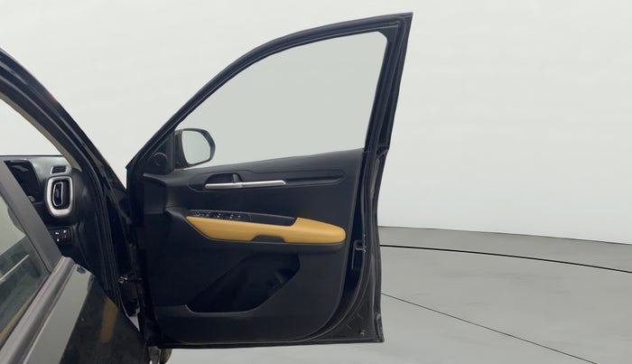 2024 KIA SONET 	 HTX 1.0 TURBO DCT, Petrol, Automatic, 6,896 km, RHS Front Door