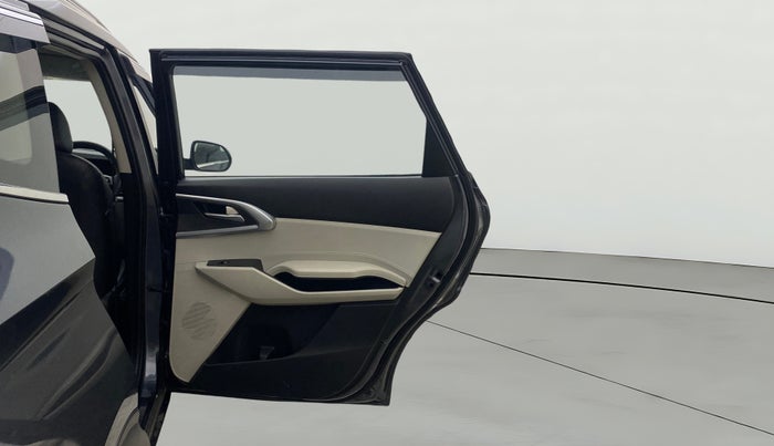 2022 KIA CARENS PRESTIGE 1.4 PETROL 7 STR, Petrol, Manual, 24,555 km, RHS Rear Door