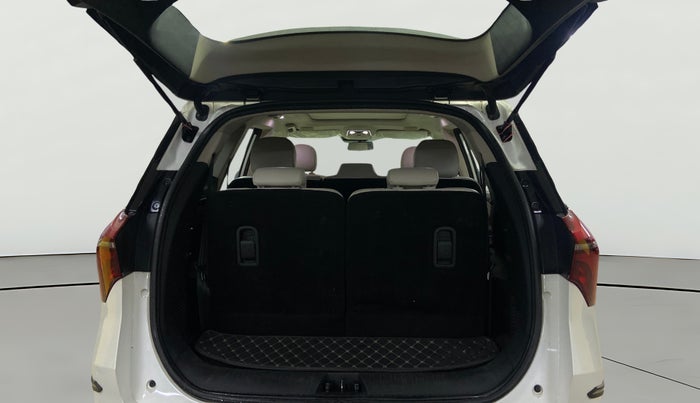 2021 Mahindra XUV700 AX 7 LUXURY P AT 7 STR, Petrol, Automatic, 59,814 km, Boot Open Zoomed View