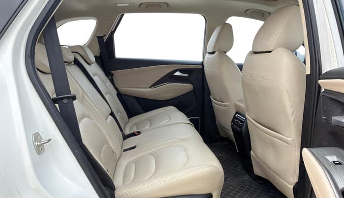 2023 MG HECTOR SHARP PRO 1.5 PETROL TURBO CVT PETROL, Petrol, Automatic, 34,830 km, Right Side Rear Door Cabin