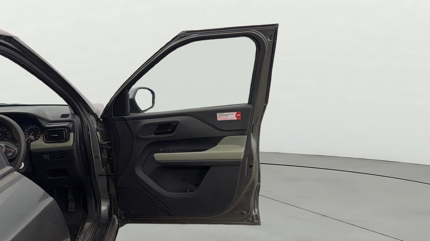 2023 Tata PUNCH ADVENTURE AMT, CNG, Automatic, 32,932 km, RHS Front Door