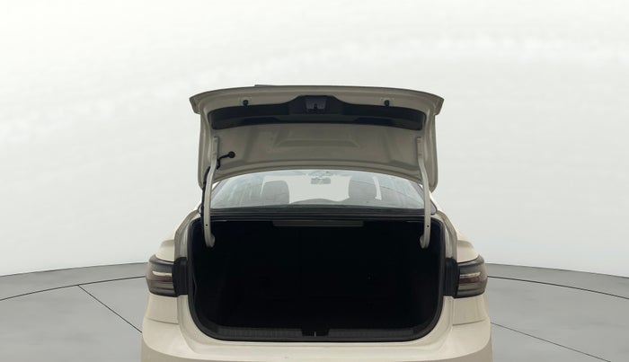 2022 Volkswagen VIRTUS HIGHLINE TSI 1.0 AT, Petrol, Automatic, 28,552 km, Boot Door Open