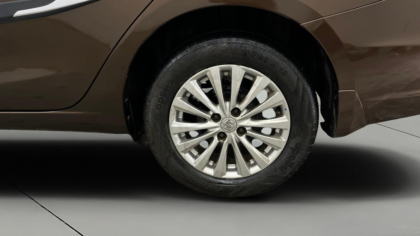 2016 Maruti Ciaz ZDI+ SHVS, Diesel, Manual, 87,931 km, Left Rear Wheel