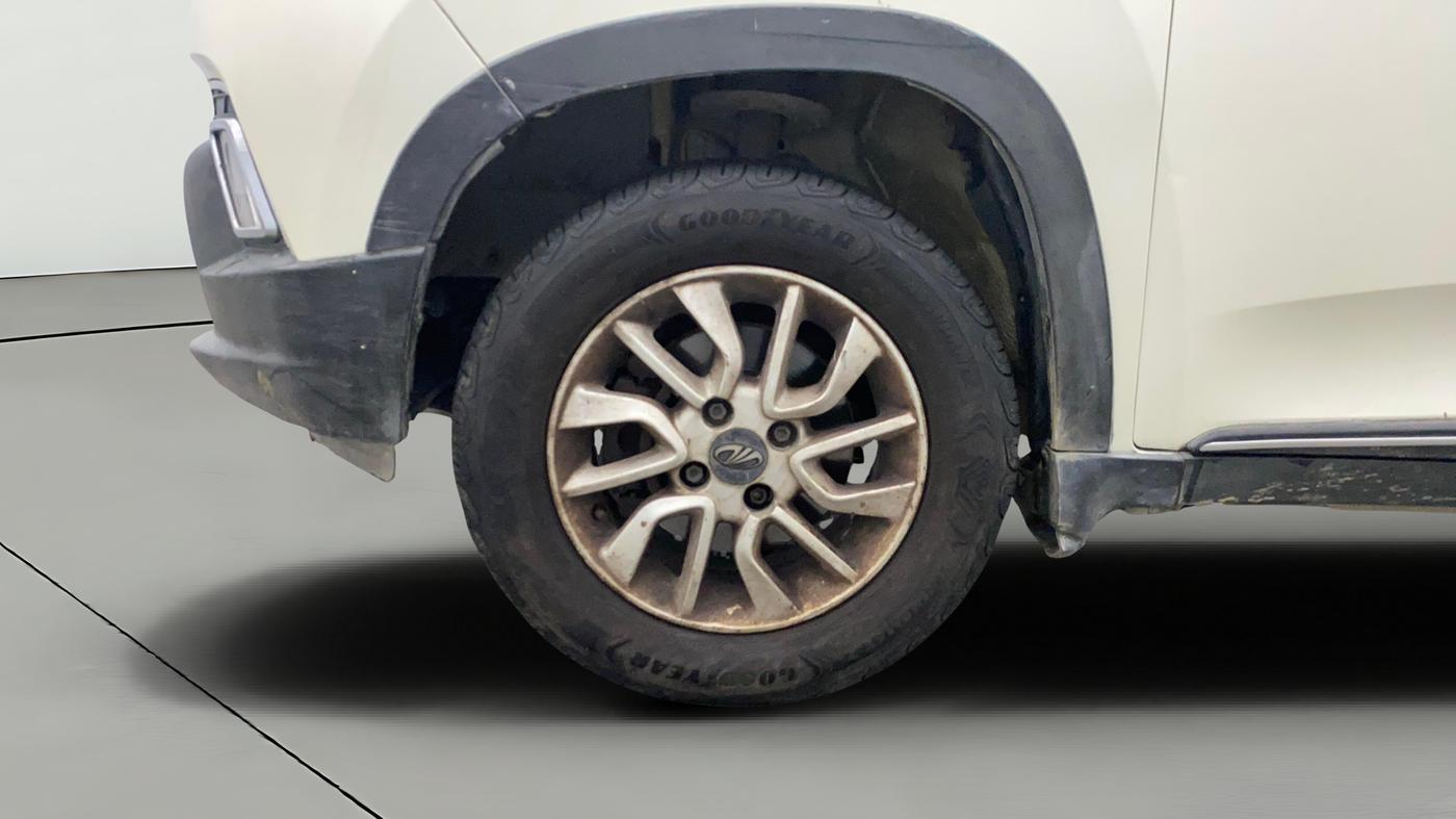 2016 Mahindra Kuv100 K8 6 STR, Petrol, Manual, 55,029 km, Left Front Wheel