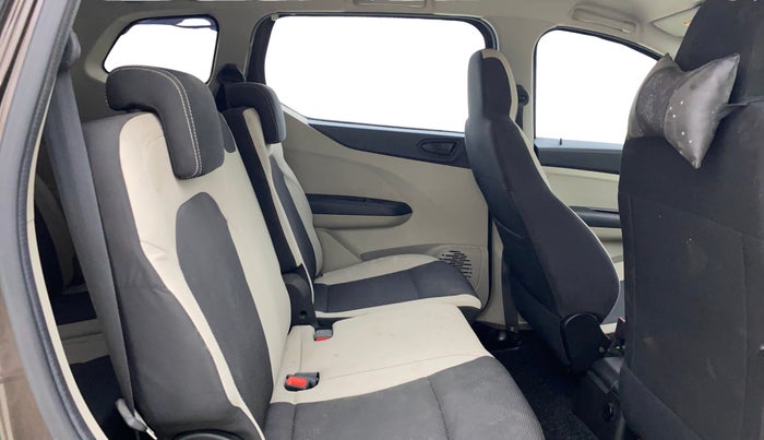 2023 Renault TRIBER RXT, Petrol, Manual, 28,302 km, Right Side Rear Door Cabin