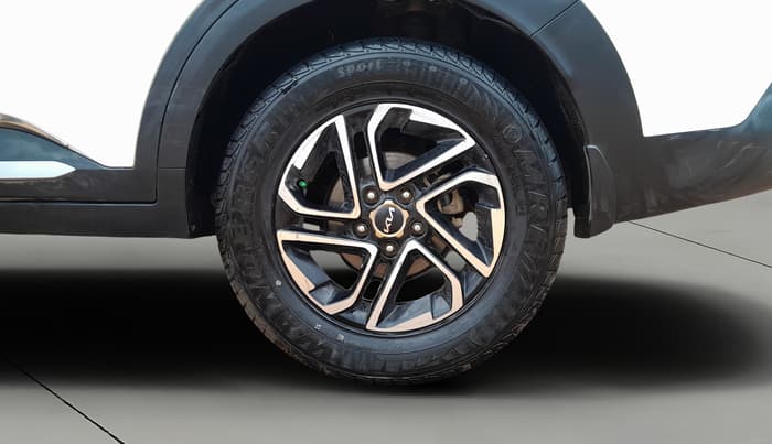 2022 KIA CARENS LUXURY PLUS 1.5 DIESEL AT 6 STR, Diesel, Automatic, 1,38,060 km, Left Rear Wheel