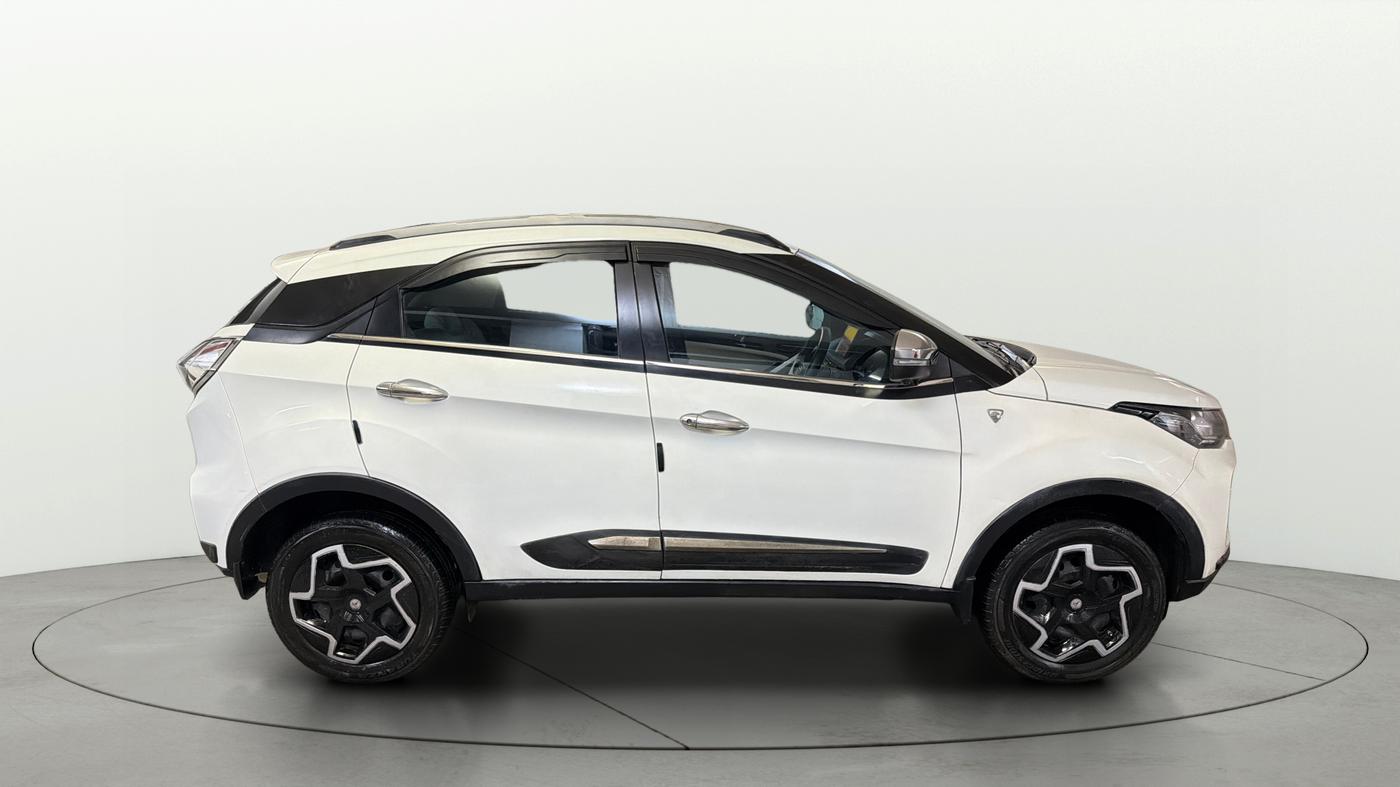 2022 Tata NEXON XM PETROL, Petrol, Manual, 42,372 km, Right Side View