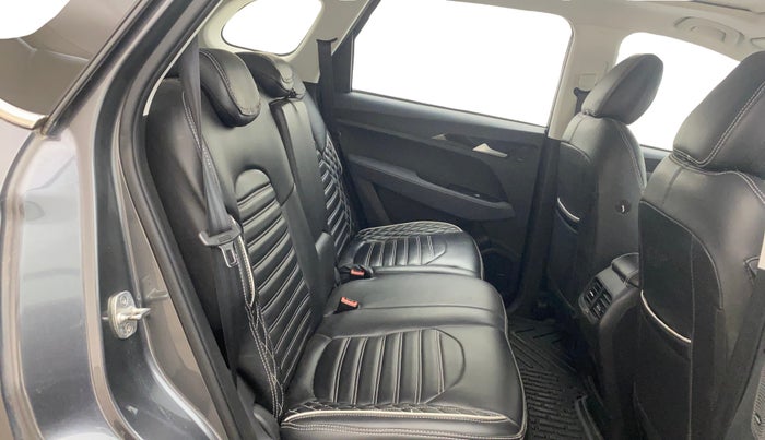 2022 MG HECTOR SHINE 1.5 PETROL TURBO MT, Petrol, Manual, 24,799 km, Right Side Rear Door Cabin