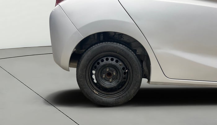 2016 Honda Jazz 1.2L I-VTEC S, Petrol, Manual, 1,41,338 km, Right Rear Wheel